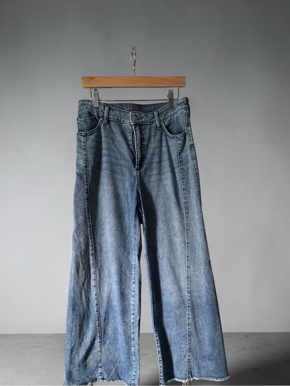 Womens Wide-Leg Washed Blue Jeans